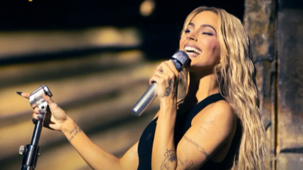 Martina Stoessel, conocida artísticamente como Tini Stoessel o Tini.