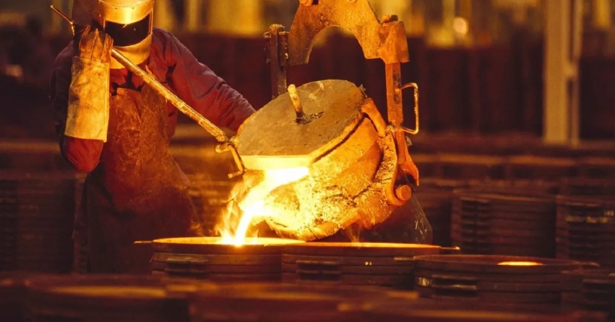 Industrias de acero crudo.